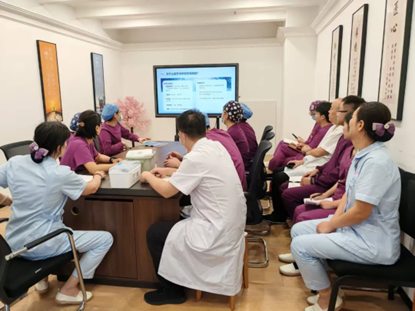 【科研动态】青岛卫康口腔医院组织开展“拔牙术中过敏性休克” 应急演练