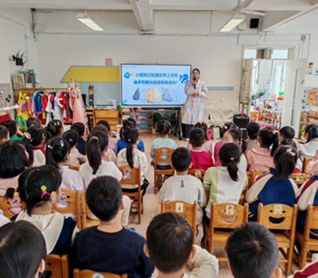 【医院活动】“童牙守护・微笑绽放”—— 2025年青岛卫康口腔医院秋季走进幼儿园口腔公益系列活动圆满落幕