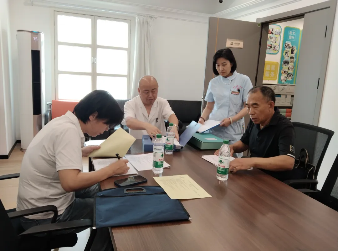 青岛市卫健委安全处领导莅临我院开展安全生产专项督导检查