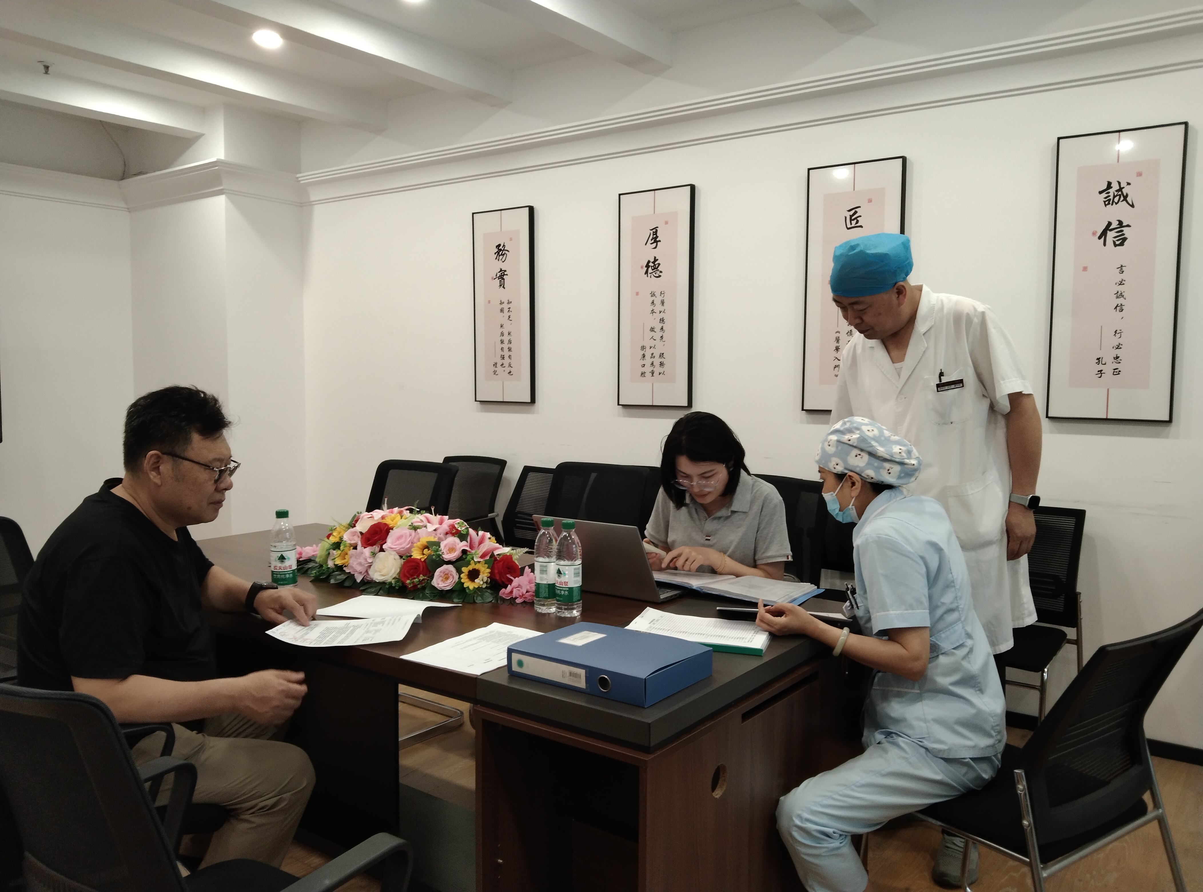 【医院动态】青岛市卫健委安全处领导莅临我院开展安全生产专项督导检查